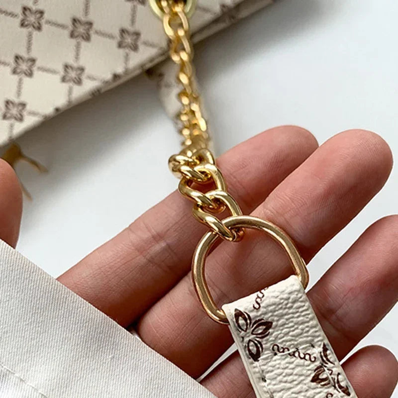 Women Luxury Design New Presbyopic Handbag Large Capacity Handbag Fashion Printing Shoulder Bag Trendy Shopping Bag with pendant