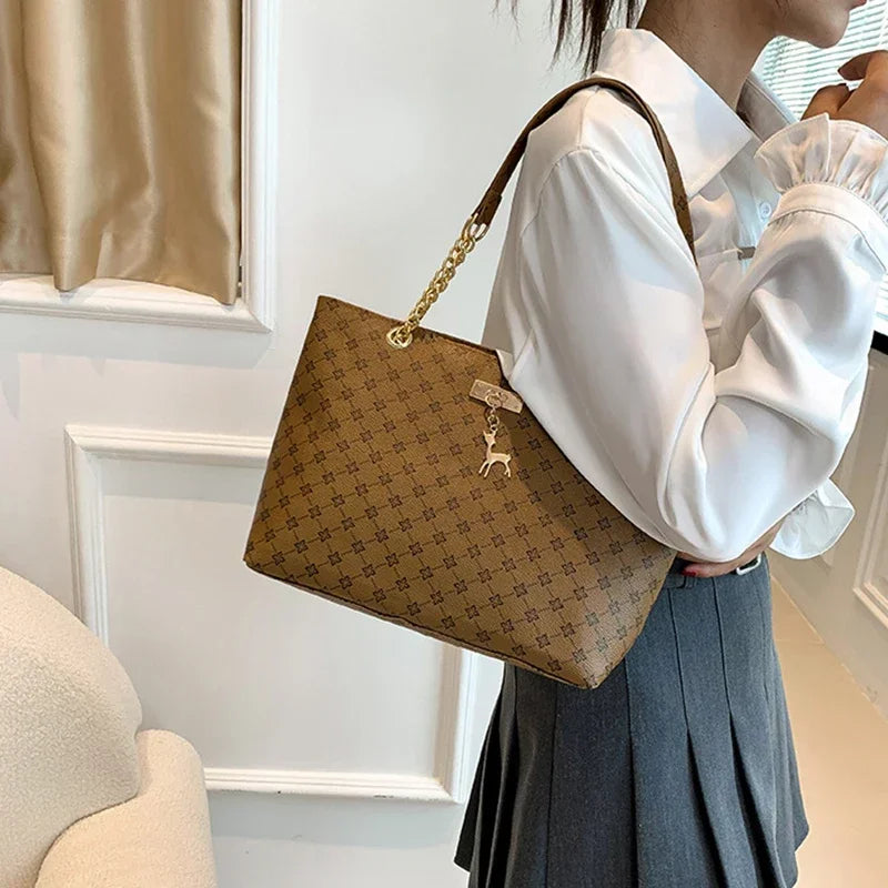 Women Luxury Design New Presbyopic Handbag Large Capacity Handbag Fashion Printing Shoulder Bag Trendy Shopping Bag with pendant